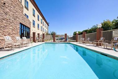 Holiday Inn Express & Suites Clovis Fresno Area an IHG Hotel