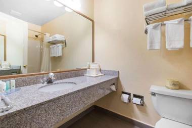 Quality Inn & Suites Redwood Coast