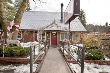 Sleepy Hollow Cabins & Hotel