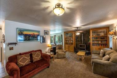 Friends Lodge - 3BR/3BA Holiday Home