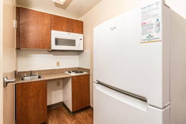 HomeTowne Studios by Red Roof Fresno - West