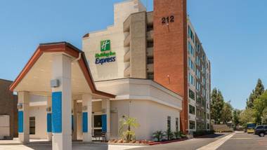 Holiday Inn Express Fullerton-Anaheim an IHG Hotel