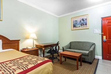 Rodeway Inn & Suites