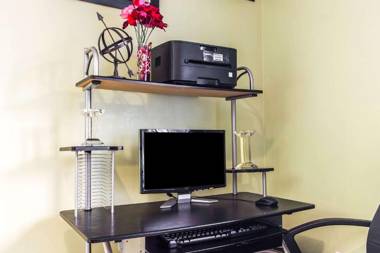 Rodeway Inn & Suites