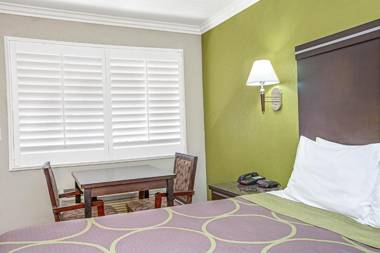 Super 8 by Wyndham Inglewood/LAX/LA Airport