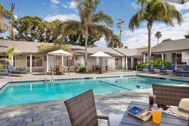 Holiday Inn Express and Suites La Jolla - Windansea Beach and IHG Hotel