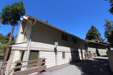 Lake Arrowhead Chalets a VRI resort