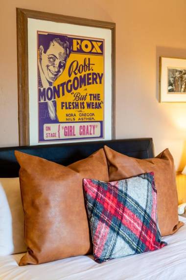 Saddleback Inn at Lake Arrowhead