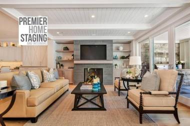 Spectacular Lake View Luxe 3 Level Home 1750 sqft AC Dogs Walk to Village