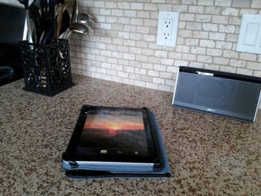 Snowflower Cabin Modern Luxe 2 Level 1500 sqft AC View Dogs Walk to Village