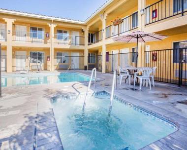 Econo Lodge Inn & Suites Lodi - Wine Country Area