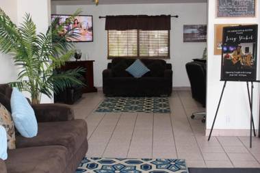 O'Cairns Inn and Suites