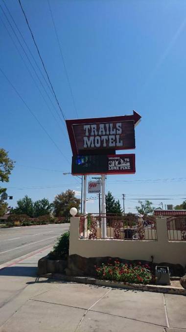 Trails Motel