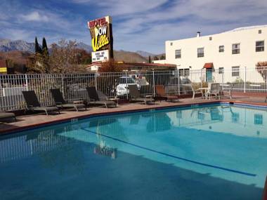 Dow Villa Motel