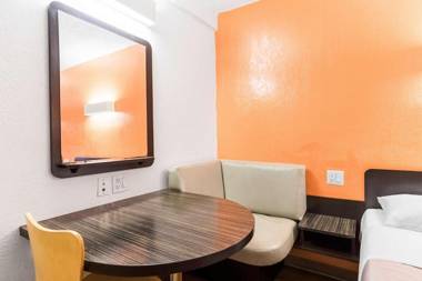 Motel 6-Long Beach CA - International City