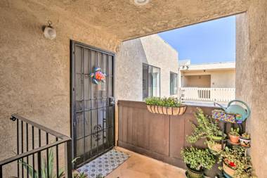 Sunny Long Beach Condo - Walk to Bars and Beach