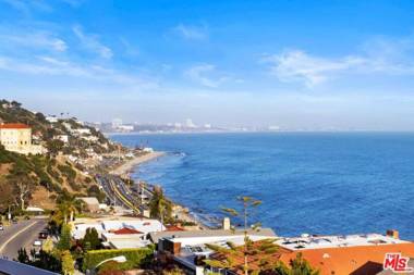 Lovely 2 Bed Condo in heart of Malibu / Sea Views