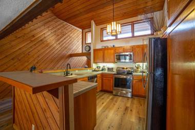 #283 - Pet-Friendly Mountain View Townhome with Indoor Spa