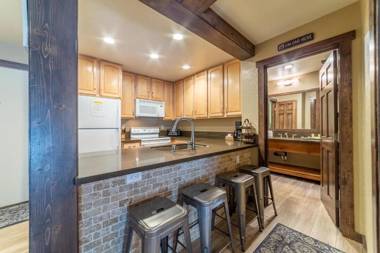 #398 - Ski-In Ski-Out Condo with Pool Spa Tennis Courts Gym