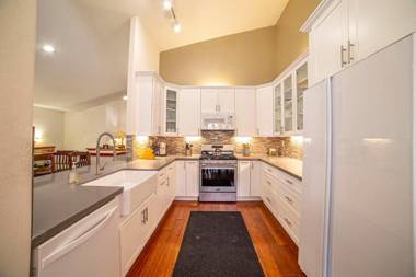 #453 - Pet-Friendly Remodeled Luxury & Spacious Townhome