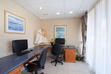 Travelodge by Wyndham Monterey Bay