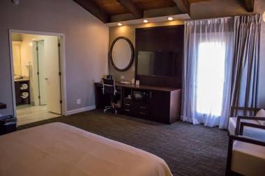 Munras Inn