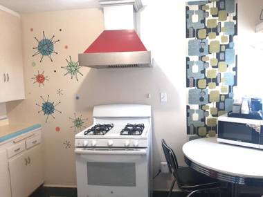 THE NEW STAR MOTEL (1950s Retro Lodging and Retreat Center)