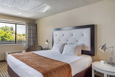 Chablis Inn