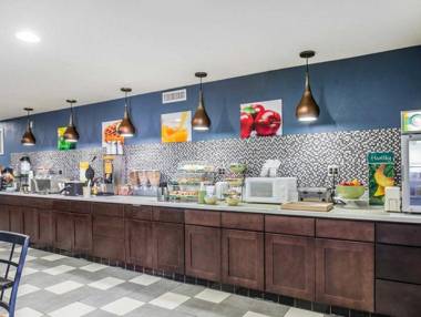 Rodeway Inn & Suites