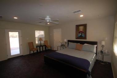 Queen's Inn By The River