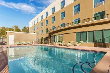 Holiday Inn Express & Suites Oakhurst-Yosemite Park Area an IHG Hotel