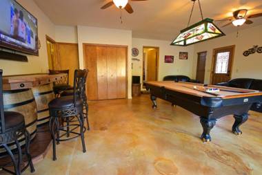 Mountain View Playhouse Near Yosemite & Bass Lake