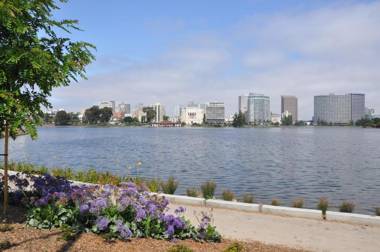 Americas Best Value Inn - Downtown Oakland/Lake Merritt