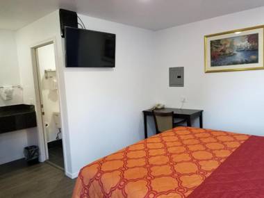 TRAVIS LODGE MOTEL 16