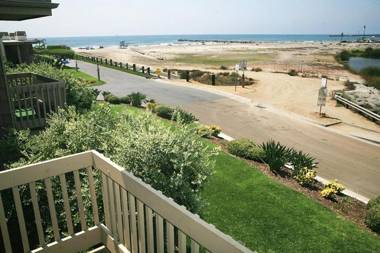 G32 - Harbor Cottage - On-the-Sand