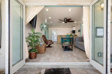 BEACHFRONT COTTAGE LOWER UNIT