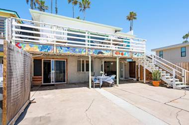 BEACHFRONT COTTAGE LOWER UNIT