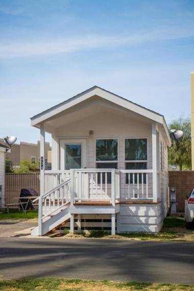 Palm Springs Camping Resort Cottage 2