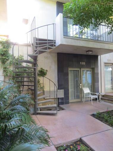 7 Springs Inn & Suites