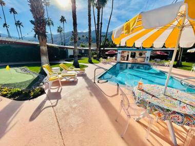 A PLACE IN THE SUN Garden Hotel - Big Units with Privacy Gardens & Heated Pool & Spa in 1 Acre Park Prime Location PET Friendly TOP Midcentury Modern Boutique Hotel