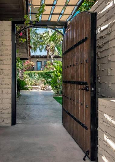 Santiago Resort - Palm Springs Premier Gay Men’s Resort