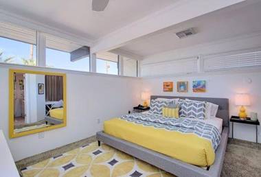 Mid-Century Pad - Ocotillo Lodge