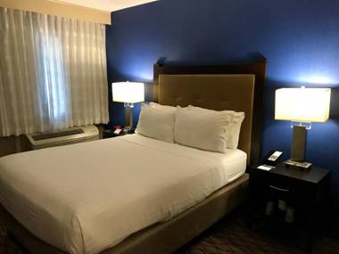 Holiday Inn Express Hotel & Suites Pasadena-Colorado Boulevard an IHG Hotel