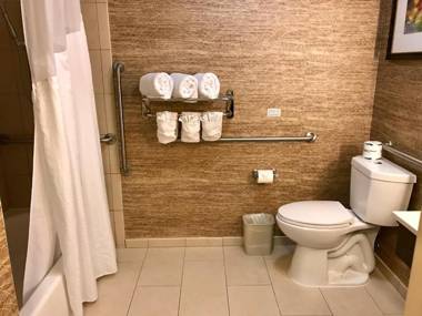 Holiday Inn Express Hotel & Suites Pasadena-Colorado Boulevard an IHG Hotel