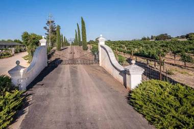 Chateau Robles -Vineyard English Garden