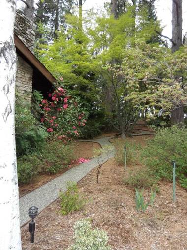 Ponderosa Ridge A B & B