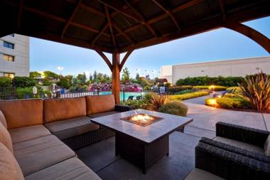 DoubleTree by Hilton Pleasanton at The Club