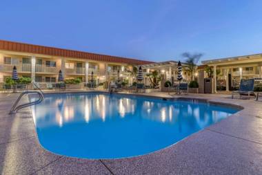 Best Western Plus Hilltop Inn