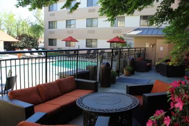 Oxford Suites Redding