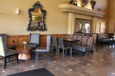 Oxford Suites Redding